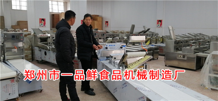 周口老客戶實(shí)地考察第六代全自動(dòng)智能揉壓機(jī)(圖2) 周口老客戶實(shí)地考察第六代全自動(dòng)智能揉壓機(jī)(圖2)