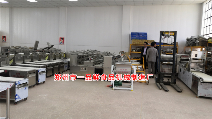 甘肅客戶考察多功能拉條機(jī) 甘肅客戶考察多功能拉條機(jī)