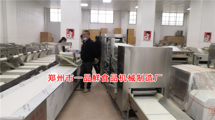 客戶考察燴面機(jī)流水線設(shè)備 客戶考察燴面機(jī)流水線設(shè)備