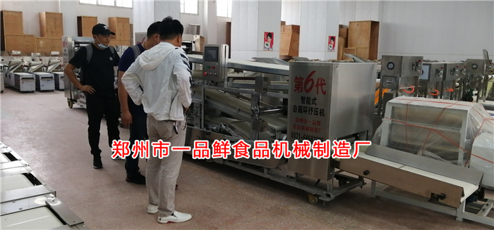 客戶考察第6代自循環(huán)揉壓機 客戶考察第6代自循環(huán)揉壓機